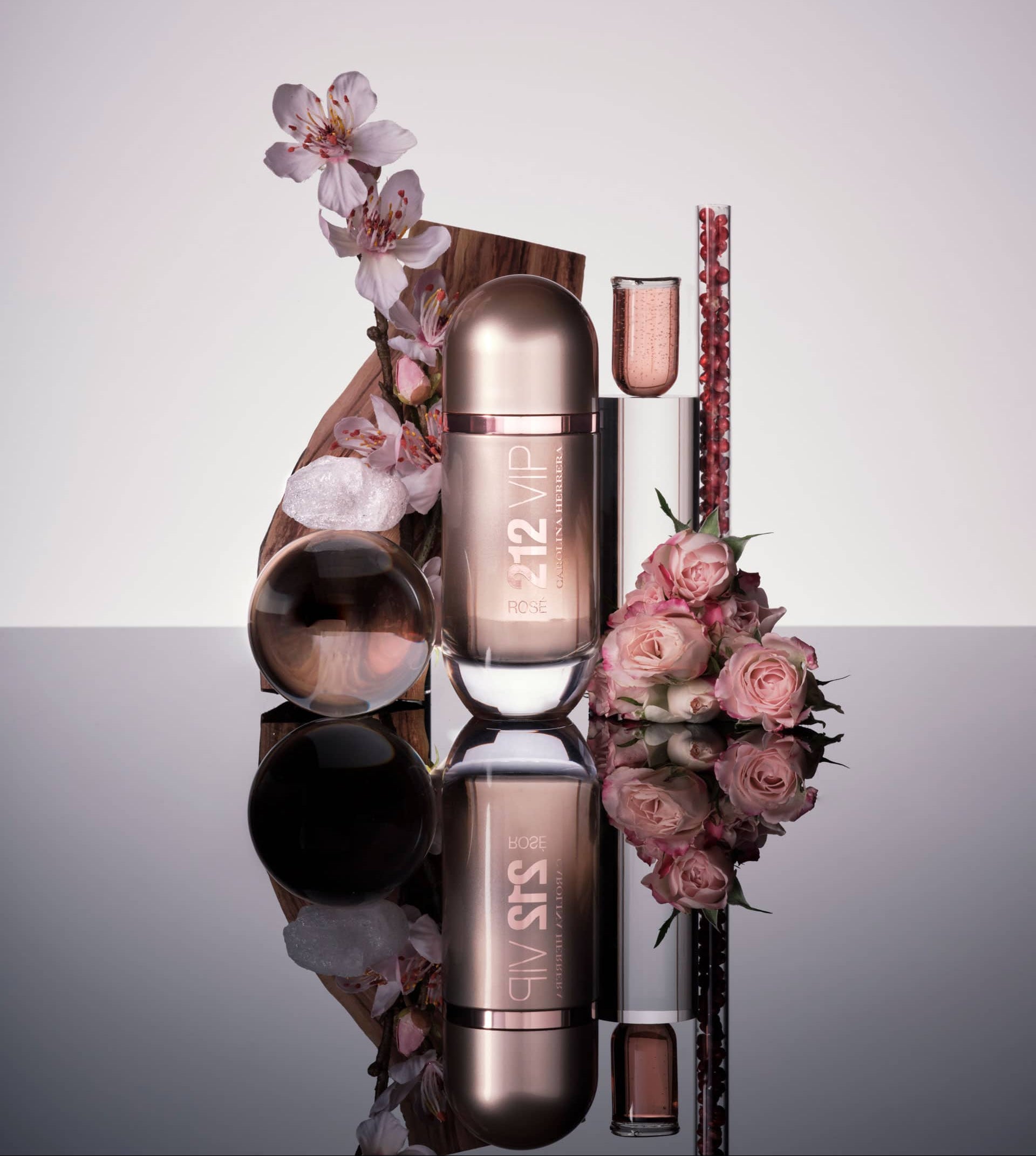 CAROLINA HERRERA 212 VIP ROSE TRAVEL SET GIFT SET FOR WOMEN Secondary image